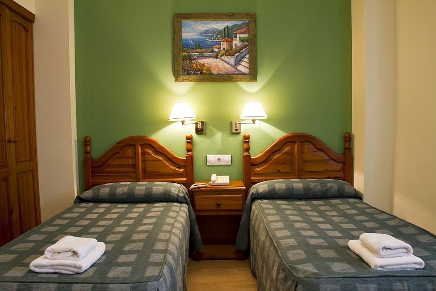 Hotel Clemente Barbastro Kültér fotó