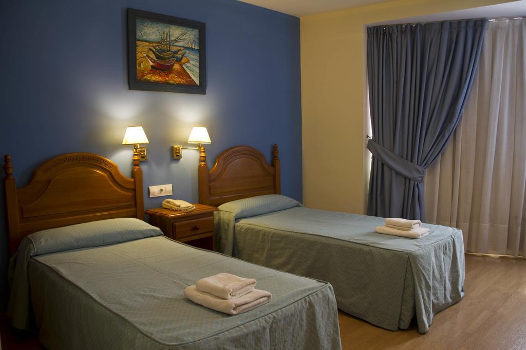 Hotel Clemente Barbastro Kültér fotó
